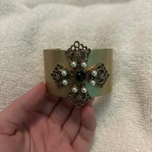 Gold Cuff Bracelet with Pearl and Black Stone